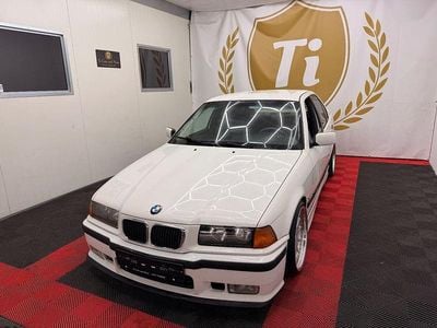 Gebraucht BMW 325 M Sport 192 PS (141 kW) 1995 Perlmutweiß Limousine