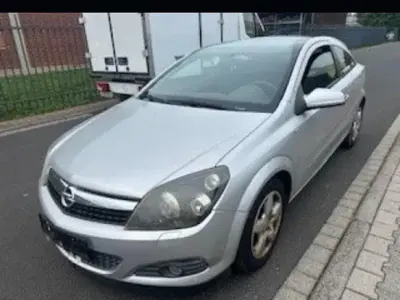 Begagnad Opel Astra GTC 140 HK (102 kW) 2009 Grå Sportkupé