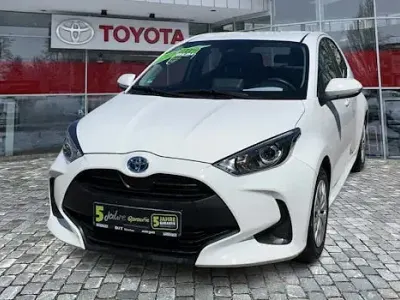 Usata Toyota Yaris Hybrid Comfort 116 CV (85 kW) 2022 Bianco Berlina