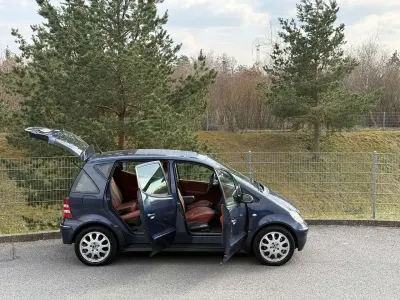 Używany Mercedes A190 Elegance 125 KM (91 kW) 2002 Niebieski Sedan/Limuzyna