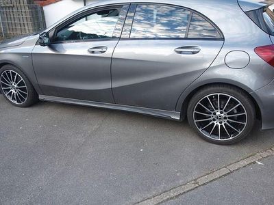Gebraucht Mercedes A200 AMG line 136 PS (100 kW) 2017 Grau Kleinwagen
