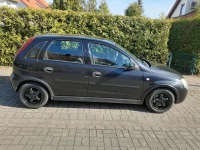 Używany Opel Corsa 90 KM (66 kW) 2002 Czarny Hatchback
