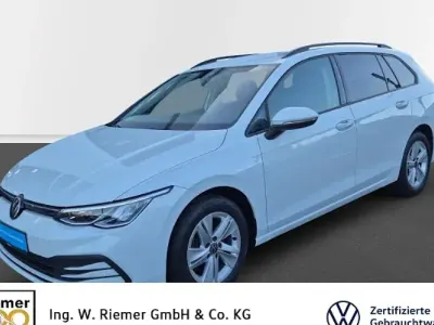 Gebraucht VW Golf VII Life 150 PS (110 kW) 2021 Weiß Kleinwagen
