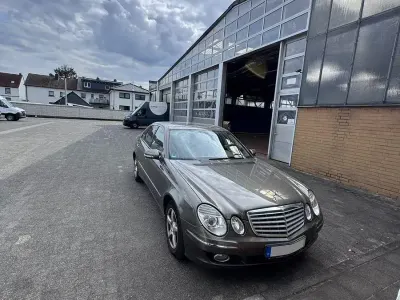 Gebraucht Mercedes E200 Elegance 184 PS (135 kW) 2007 Beige Limousine