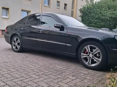 Gebraucht Mercedes 220 150 PS (110 kW) 2026 Schwarz Limousine