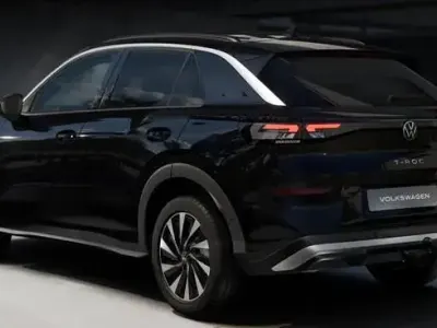 Neu VW T-Roc Life 150 PS (110 kW) 2026 Grenadillschwarz metallic grenadillschwarz metallic SUV