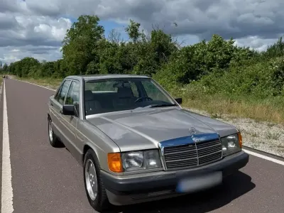 Gebraucht Mercedes 190 118 PS (86 kW) 1990 Grau Limousine