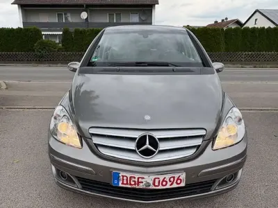 Gebraucht Mercedes B200 140 PS (102 kW) 2006 Grau Van / Kleinbus