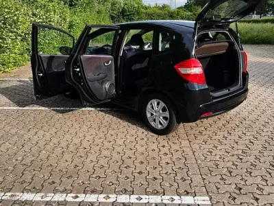 Gebraucht Honda Jazz 100 PS (73 kW) 2012 Schwarz Kleinwagen