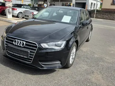 Gebraucht Audi A3 Attraction 105 PS (77 kW) 2013 Schwarz Limousine