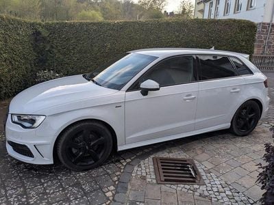 Second-hand Audi A3 Sportback S-Line 125 CP (91 kW) 2015 Alb Hatchback