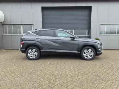Neu Hyundai Kona Trend 150 PS (110 kW) 2026 Ecotronic grey SUV