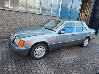 Gebraucht Mercedes E230 132 PS (97 kW) 1992 Silber Limousine