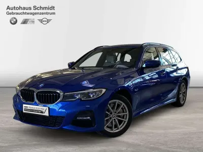 Gebraucht BMW 330e M Sport 292 PS (214 kW) 2022 M portimao blau Kombi