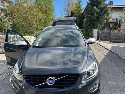 Second-hand Volvo XC60 Momentum 190 CP (139 kW) 2017 Gri SUV
