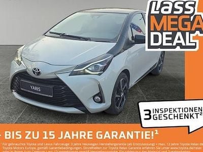 Gebraucht Toyota Yaris Basis 111 PS (81 kW) 2020 Montblancweiß perleffekt / mysticschwarz mica Limousine