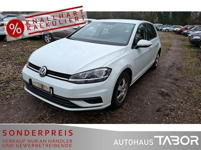 Gebraucht VW Golf VII 86 PS (63 kW) 2018 Pure white Limousine