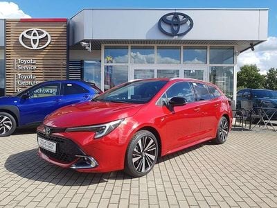 Neu Toyota Corolla 140 PS (102 kW) 2025 Karminarot Kombi