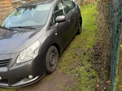 Gebraucht Toyota Verso 126 PS (92 kW) 2010 Grau Van / Kleinbus