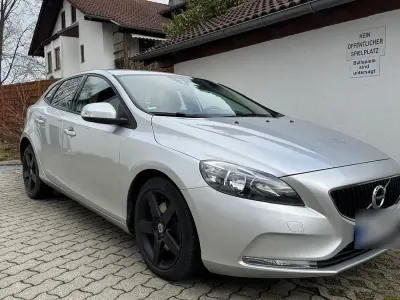 Usata Volvo V40 122 CV (89 kW) 2016 Argento Berlina