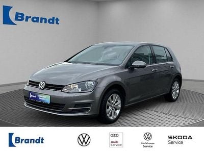 Gebraucht VW Golf VII Comfortline 86 PS (63 kW) 2016 Limestone grey metallic (metallic) Limousine