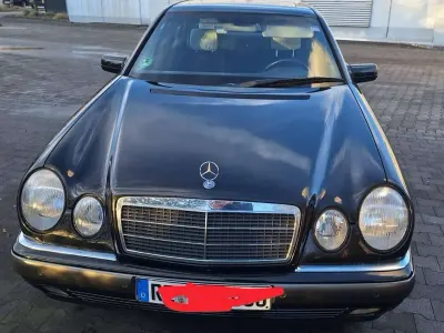 Gebraucht Mercedes E240 Elegance 170 PS (125 kW) 1998 Schwarz Limousine
