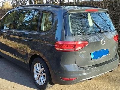 Grau Gebraucht 2016 VW Touran Van / Kleinbus | 9.250 € (Guter Preis)