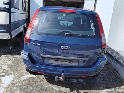 Second-hand Ford Fusion 80 CP (58 kW) 2011 Albastru Hatchback