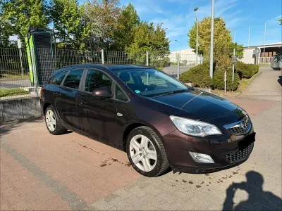 Gebraucht Opel Astra 110 PS (80 kW) 2012 Braun Kombi
