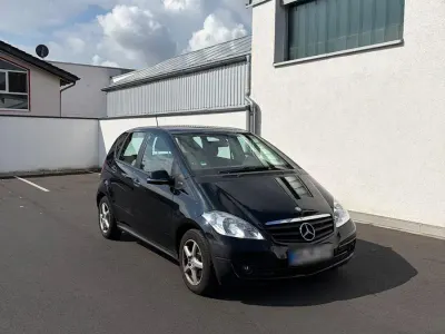 Gebraucht Mercedes A160 Avantgarde 95 PS (69 kW) 2011 Schwarz Kleinwagen