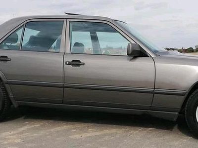 Gebraucht Mercedes E230 136 PS (100 kW) 1986 Grau Limousine