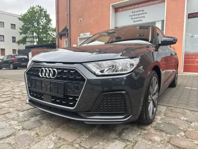 Gebraucht Audi A1 Sportback Advanced 95 PS (69 kW) 2023 Grau Kleinwagen