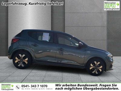 Neu Dacia Sandero Journey 101 PS (74 kW) 2025 Zedergrün Limousine
