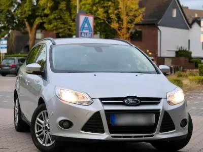 Gebraucht Ford Focus 101 PS (74 kW) 2014 Silber Kombi