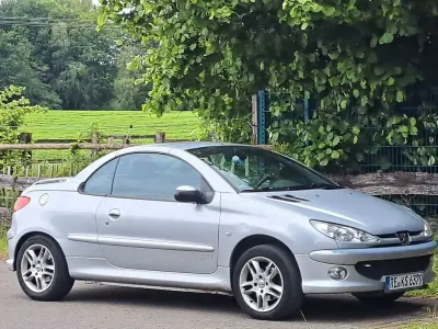 Gebraucht Peugeot 206 CC 109 PS (80 kW) 2004 Silber Cabrio