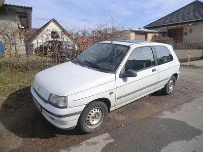 Weiß Gebraucht 1993 Renault Clio Kleinwagen | 480 €
