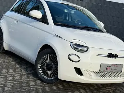 Second-hand Fiat 500e Red 86 kW (118 CP) 2022 Alb Berlinǎ