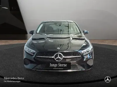 Używany Mercedes A180 Progressive 136 KM (100 kW) 2025 Czarny Sedan/Limuzyna