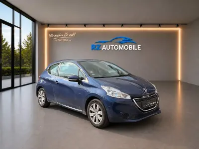 Gebraucht Peugeot 208 Active 82 PS (60 kW) 2015 Blau Kleinwagen
