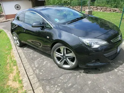Gebraucht Opel Astra GTC 170 PS (125 kW) 2015 Schwarz Limousine