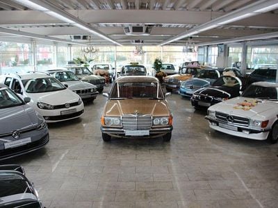 Gebraucht Mercedes 300 88 PS (64 kW) 1980 Gold Limousine