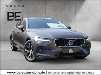 Gebraucht Volvo V60 Core 197 PS (144 kW) 2023 Grau Kombi