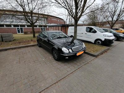 Usata Mercedes E240 177 CV (130 kW) 2004 Nero Berlina