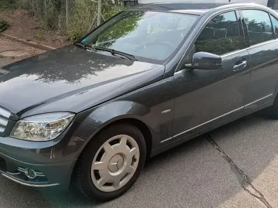 Gebraucht Mercedes C180 156 PS (114 kW) 2009 Grau Limousine
