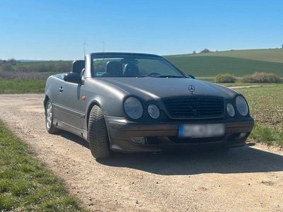 Usata Mercedes CLK320 218 CV (160 kW) 1999 Marrone Cabrio