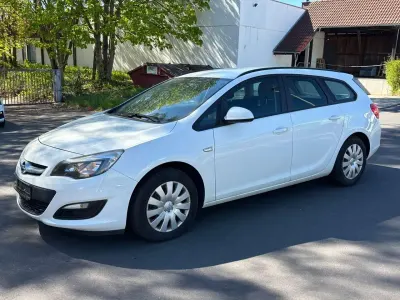 Używany Opel Astra Selection 120 KM (88 kW) 2014 Biały Kombi