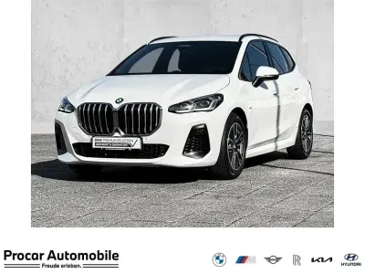 Gebraucht BMW 220 M Sport 156 PS (114 kW) 2025 Alpinweiss iii Van / Kleinbus