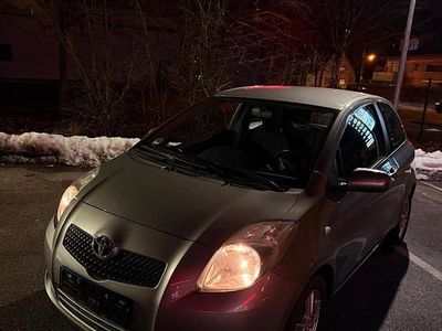 Grau Gebraucht 2006 Toyota Yaris Executive Kleinwagen | 3.699 € (Fairer Preis)