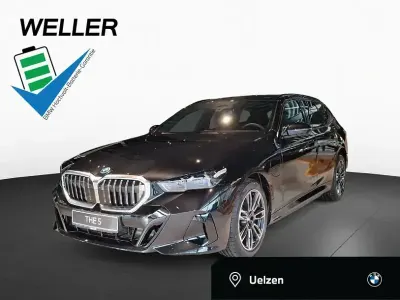Gebraucht BMW 530e M Sport 299 PS (219 kW) 2025 Saphirschwarz (schwarz) Kombi