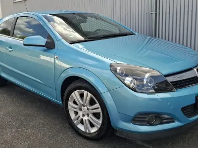 Gebraucht Opel Astra GTC Innovation 116 PS (85 kW) 2010 Blau Coupé